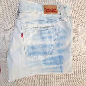 Levis